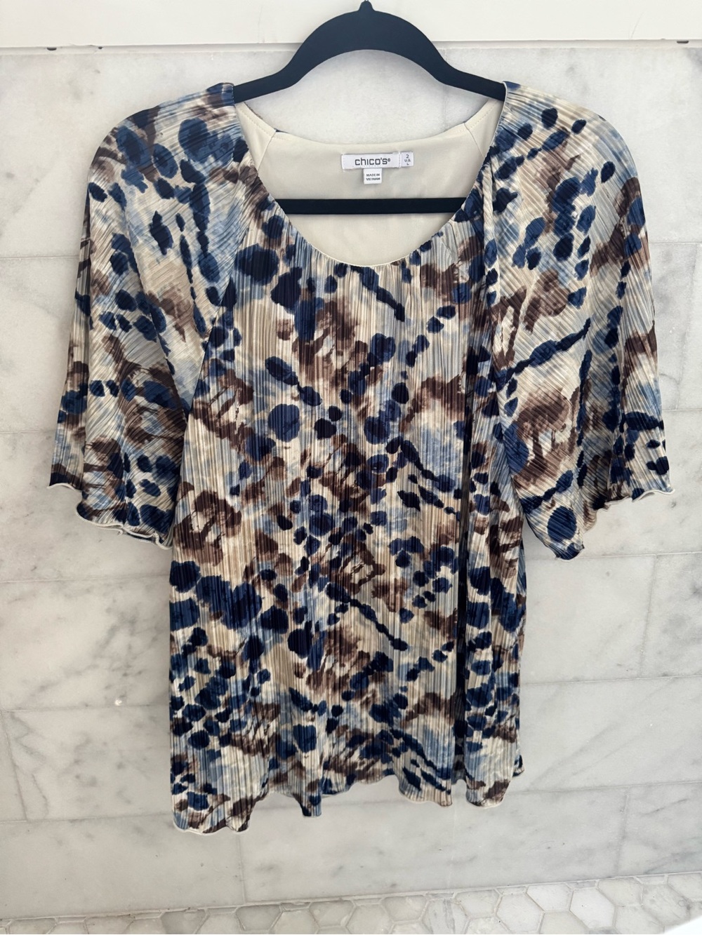 Chico’s Size 2 Abstract Print Pleated Blouse with Flutter Sleeves